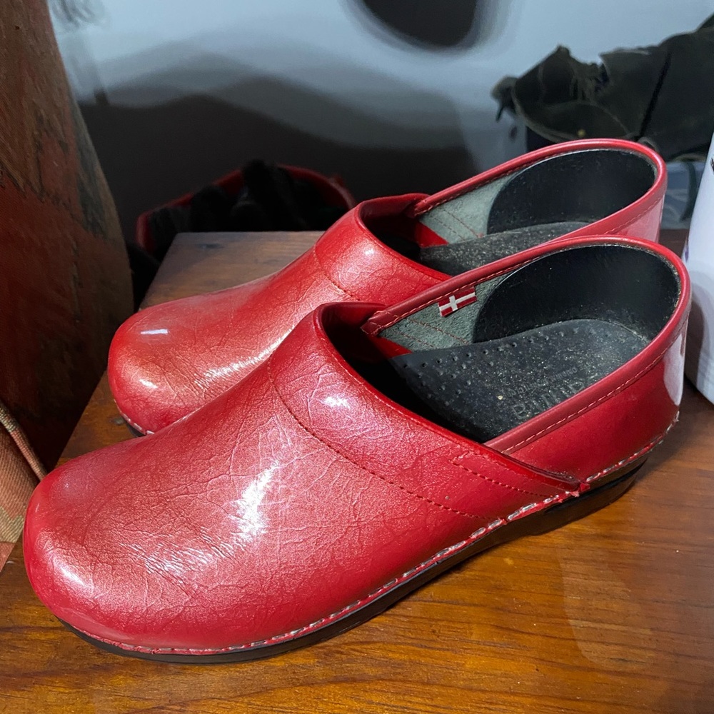 Sanita size 38.  Awesome condition used